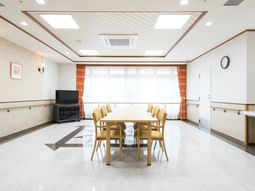 明るい空間の食堂