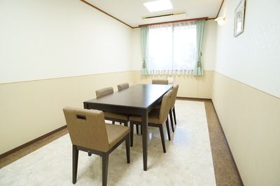 清潔な食堂の居室