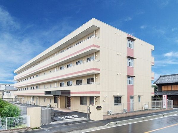 多階層の建物外観