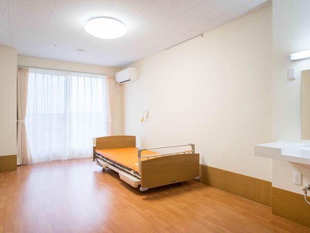 整然とした居室 居室 自然光がたっぷりと入る整った空間です。快適に過ごせる清潔感あふれる居室となっています。