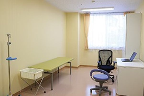 窓際の明るい居室