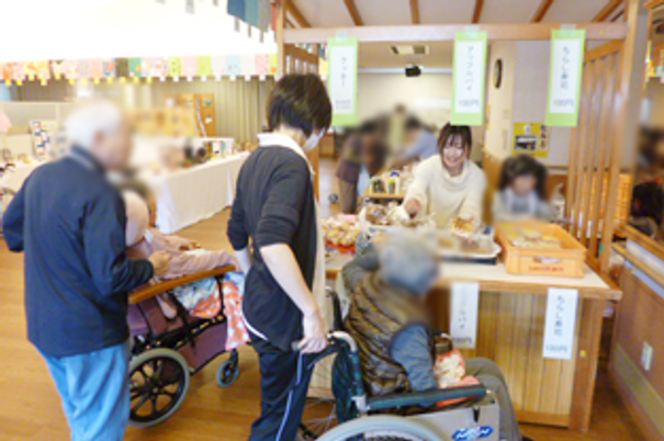 賑やかな屋台の様子