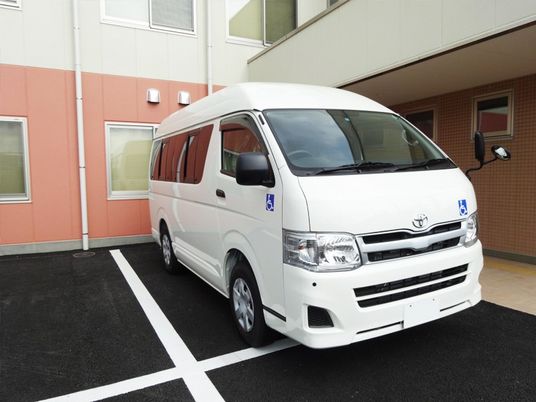 送迎車の駐車場