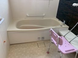 手すり付き浴室