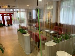 広々としたラウンジ