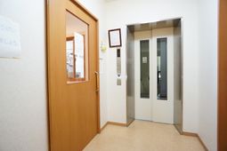 清潔なエレベーターホール