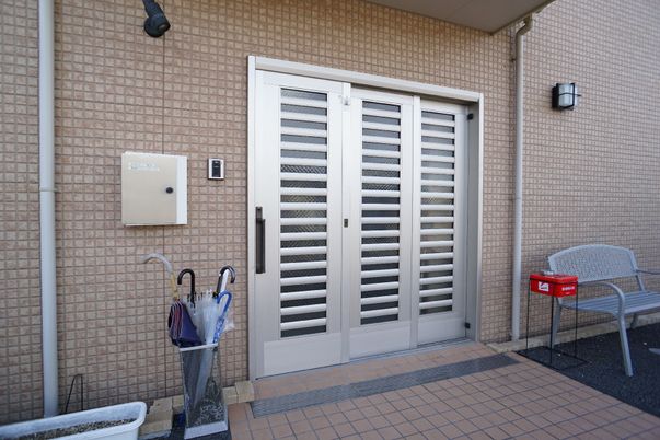 エントランス出入口の様子