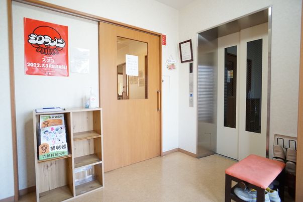廊下の様子と掲示物
