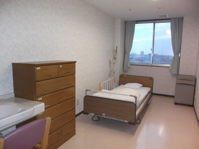 居心地の良い居室 居室（個室） ゆったりとした個室です。プライバシーを大切にした落ち着いた時間をお過ごしいただけます。
