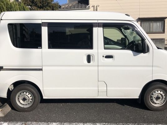 送迎車の側面  