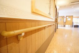 明るく清潔な廊下