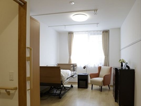 明るい居室の一角
