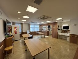 広々とした明るいダイニング