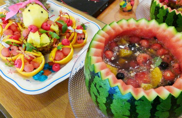 華やかな盛り付けの料理