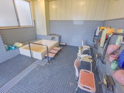 バリアフリーの浴室設備