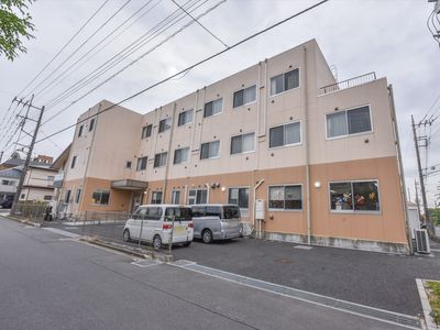 多階建ての施設外観
