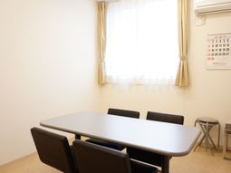 シンプルな会議室風景