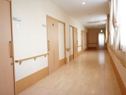 明るく広い廊下