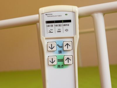  電動ベッドの操作パネル  