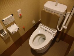 バリアフリー設計のトイレ