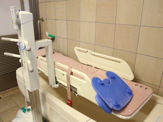 介護用リフト付き浴槽