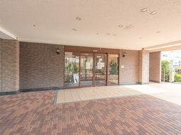 エントランスの落ち着いた空間