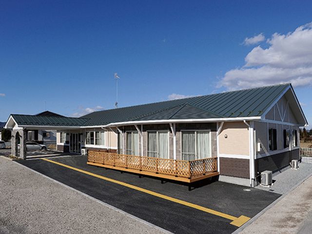 ゆったりとした外観 外観 広々とした敷地に建つ建物は、明るい印象を与え、訪れる方々を温かく迎え入れます。