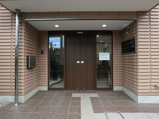 エントランスの正面ドア