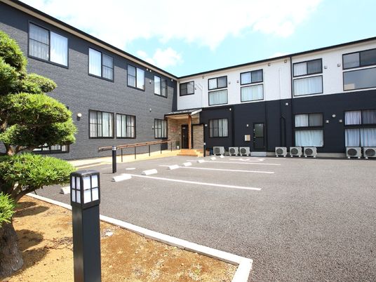 駐車場がある風景外観