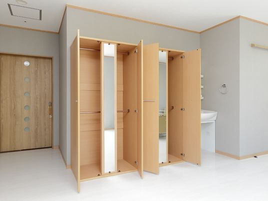 落ち着いた色合いのトイレ