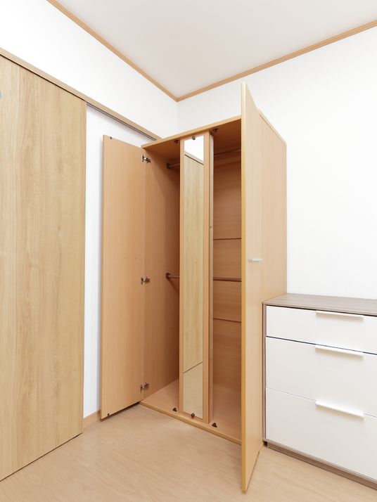 整理された洋室のクローゼット