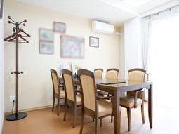 落ち着いた食堂の一角