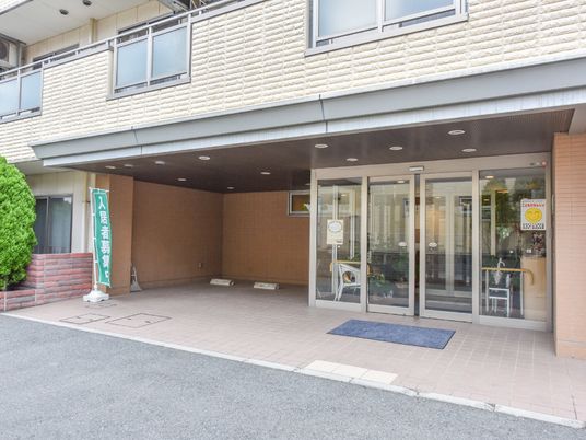 エントランスの外観