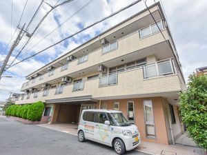 外観の建物と車