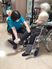 ケア中の職員と利用者