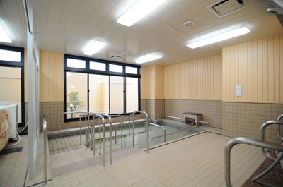 広々とした浴室