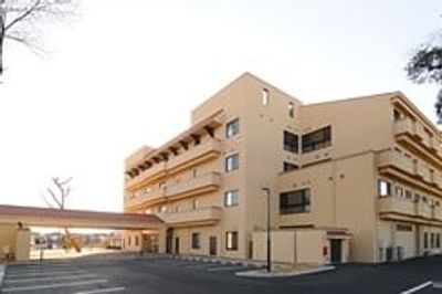 落ち着いた外観の建物
