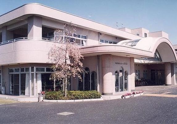 優雅な出入口外観