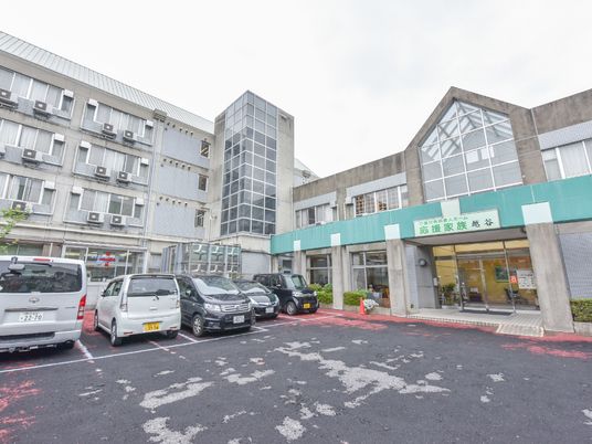広々とした施設の外観