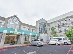 広々した明るい施設外観