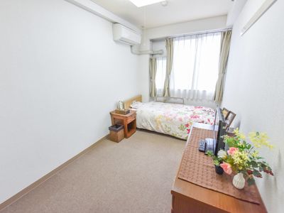 明るい個室の一角