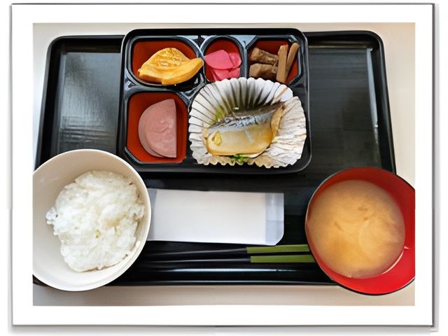 充実した食事メニュー 食堂 栄養バランスを考えた美味しそうな食事です。食事の時間も楽しみの一つとなりそうです。