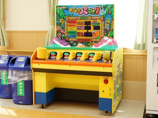 カラフルなアーケードゲーム機
