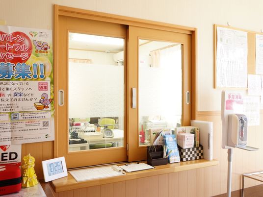 暖色系の明るいフロント
