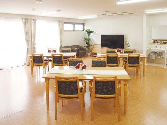 明るい共有ダイニング