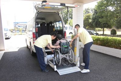 福祉車両での乗車場面
