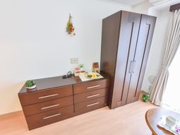 居室の家具と窓