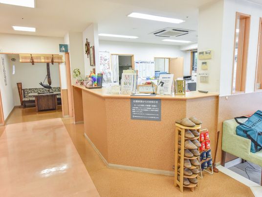 受付の様子が見える風景