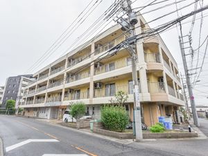 多層階建物の外観