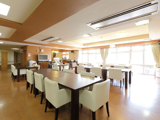 明るいダイニングスペース